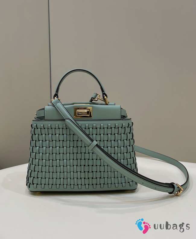 Uubags | Fendi Peekaboo shoulder bag in mint green 24x10.5x18.5cm - 1