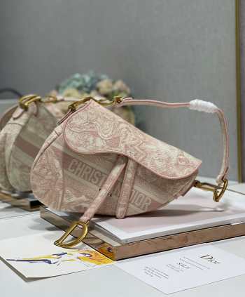 Uubags | Dior saddle bag in pink toile de jouy embroidery 25cm