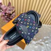 Uubags Louis Vuitton 1AGVRH Pool Pillow Flat Comfort Mule LV x TM Sandals In Black - 4