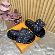 Uubags Louis Vuitton 1AGVRH Pool Pillow Flat Comfort Mule LV x TM Sandals In Black - 2