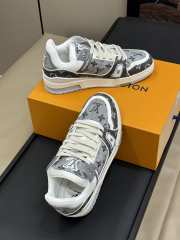 Uubags 1ADHJ0 Louis Vuitton Trainer Sports Shoes In Grey - 2