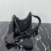 Uubags Prada Re-Edition 2005 Saffiano Hobo Bag With Silver Buckle 18x22x6.5cm - 5