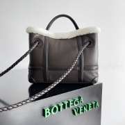 Uubags Bottega Veneta Andiamo Aviator Shearling In Brown 25x22x10cm - 3