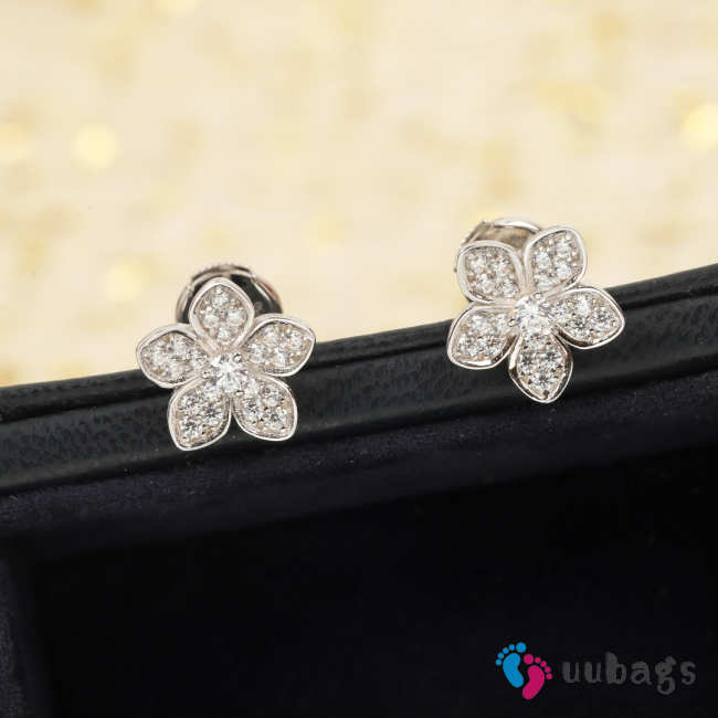 Uubags Graff Wild Flower Pavé Diamond Stud Earrings - 1