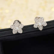 Uubags Graff Wild Flower Pavé Diamond Stud Earrings - 1