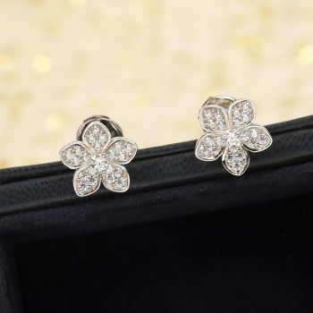 Uubags Graff Wild Flower Pavé Diamond Stud Earrings