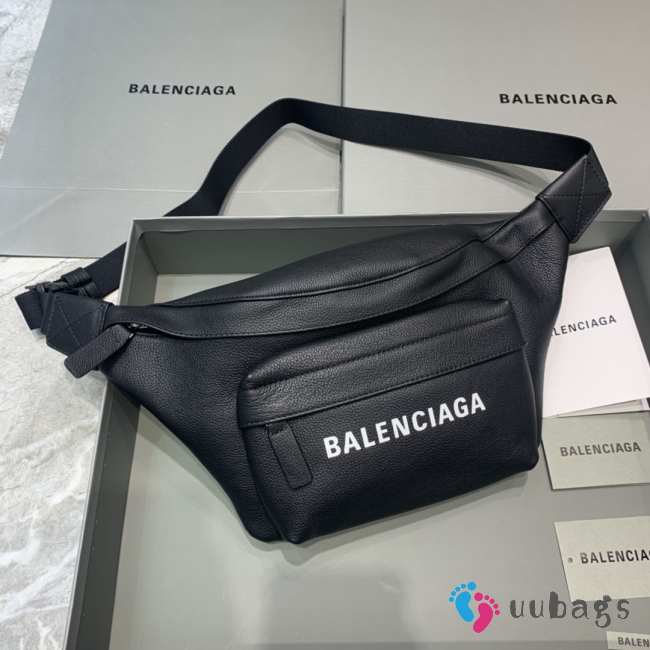 Uubags Balenciaga everyday beltpack in black natural grain calfskin 24x18x4cm - 1