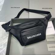 Uubags Balenciaga everyday beltpack in black natural grain calfskin 24x18x4cm - 1