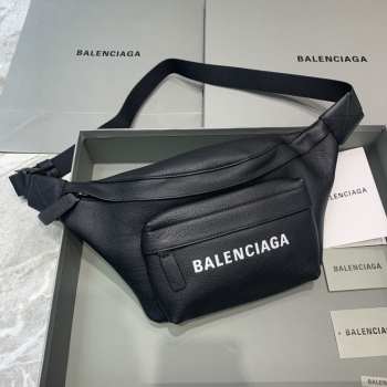 Uubags Balenciaga everyday beltpack in black natural grain calfskin 24x18x4cm