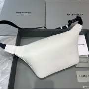 Uubags Balenciaga everyday beltpack in white natural grain calfskin 24x18x4cm - 5