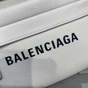 Uubags Balenciaga everyday beltpack in white natural grain calfskin 24x18x4cm - 2