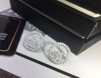 Uubags Chanel diamond earrings