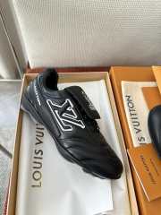 Uubags Louis Vuitton 1AHAI1 LV Footprint Soccer Sneaker In Black  - 3