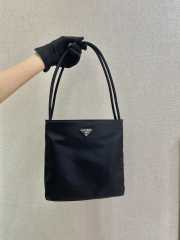 Uubags Prada small retro tote bag in black 23x22x5cm - 1