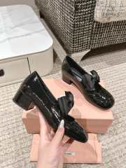 Uubags Miu Miu patent leather pumps with bow in black 4cm - 3