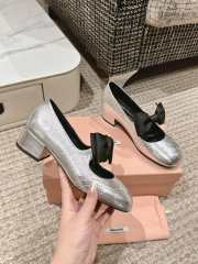 Uubags Miu Miu patent leather pumps with bow in silver 4cm - 6