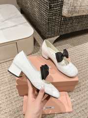 Uubags Miu Miu patent leather pumps with bow in white 4cm - 6