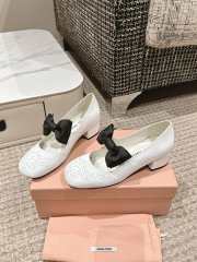 Uubags Miu Miu patent leather pumps with bow in white 4cm - 5