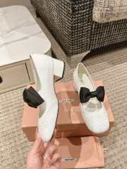 Uubags Miu Miu patent leather pumps with bow in white 4cm - 4