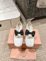 Uubags Miu Miu patent leather pumps with bow in white 4cm - 3