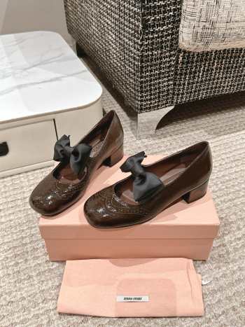 Uubags Miu Miu patent leather pumps with bow in brown 4cm