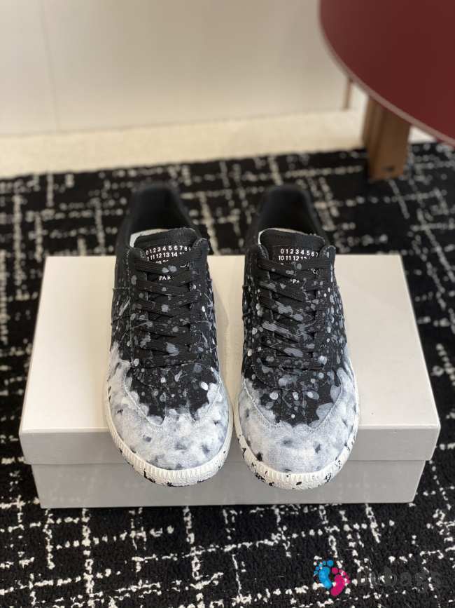 Uubags Maison Margiela Replica Painter Low Sneakers in Black/White - 1