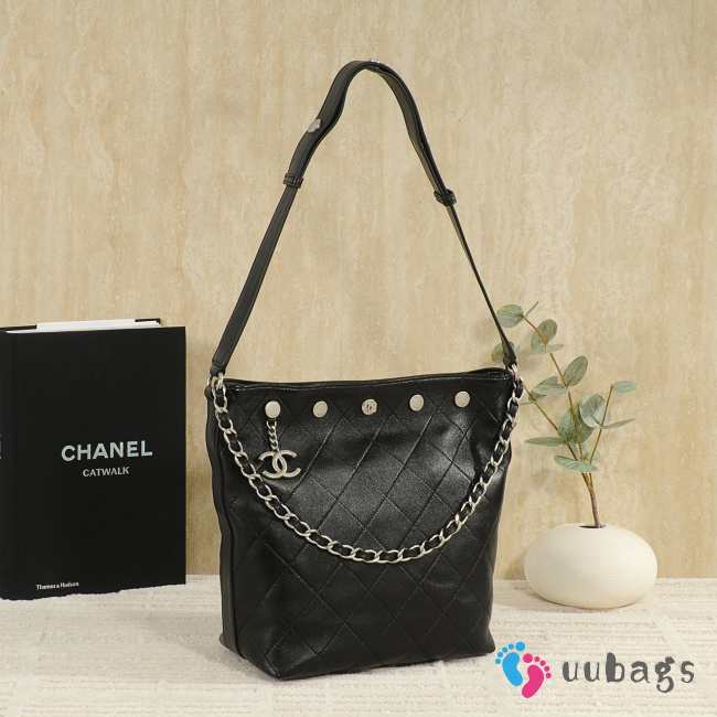 Uubags Chanel Large Bucket Bag Shiny Lambskin & Silver Plated Metal In Black 28x31x15cm - 1
