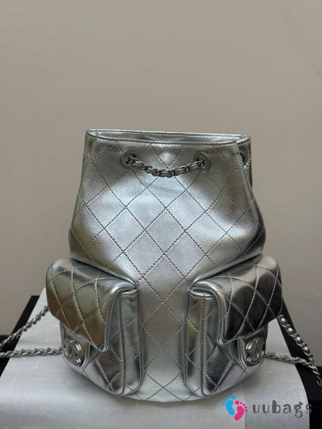 Uubags Chanel Backpack Metallic Lambskin and Silver Metal In Silver 24.5x18x8cm - 1