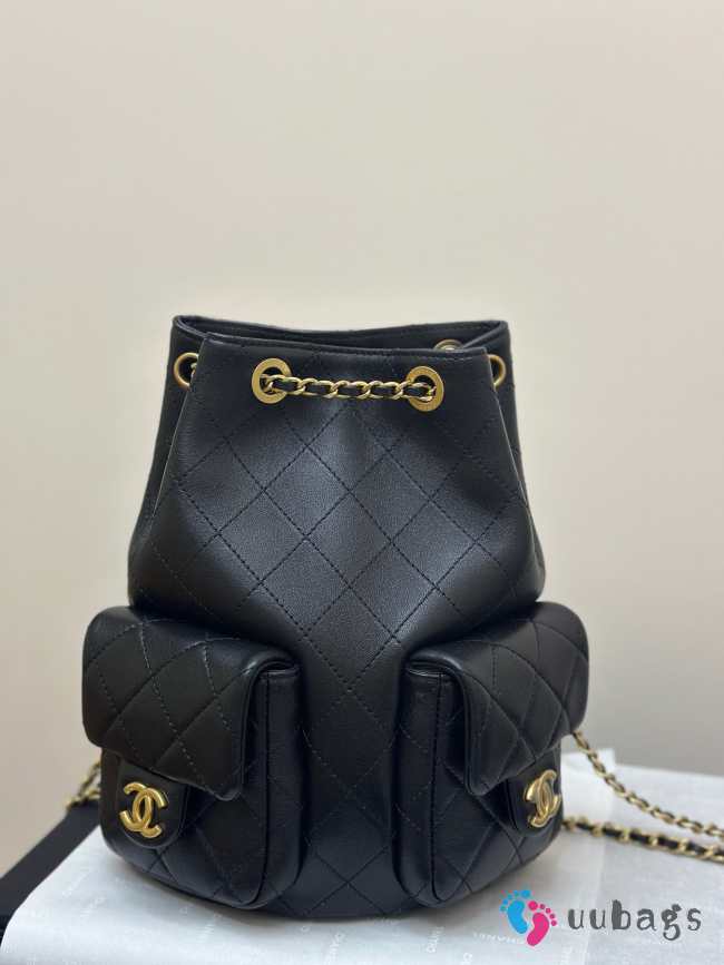 Uubags Chanel Backpack Shiny Lambskin & Gold Plated Metal In Black 24.5x18x8cm - 1