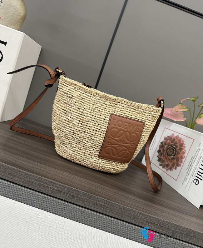 Uubags Loewe Slit pochette bag in raffia and calfskin 17x27x11cm - 1