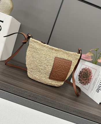 Uubags Loewe Slit pochette bag in raffia and calfskin 17x27x11cm