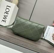 Uubags Loewe Puffer Goya bag in bottle green pleated shiny nappa lambskin 20x6x13cm - 4