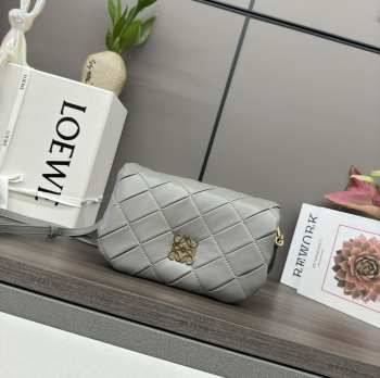 Uubags Loewe Puffer Goya bag in light grey pleated shiny nappa lambskin 20x6x13cm