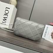 Uubags Loewe Puffer Goya bag in light grey pleated shiny nappa lambskin 20x6x13cm - 4