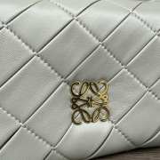 Uubags Loewe Puffer Goya bag in light grey pleated shiny nappa lambskin 20x6x13cm - 2