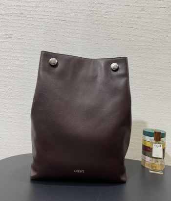 Uubags Loewe Pebble hobo in supple grained calfskin in burgundy 40x27.5x11.5cm