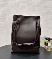 Uubags Loewe Pebble hobo in supple grained calfskin in burgundy 40x27.5x11.5cm - 2