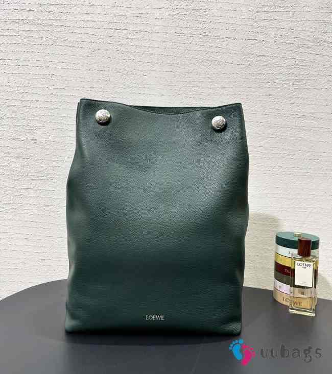 Uubags Loewe Pebble hobo in supple grained calfskin in green 40x27.5x11.5cm - 1