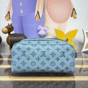Uubags Louis Vuitton M14885 Dopp Kit In Sky Blue 28x15x16.5cm - 5