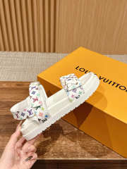 Uubags Louis Vuitton 1AGXEP LV x TM LV Sunset Flat Comfort Sandal White  - 5