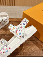 Uubags Louis Vuitton 1AGXEP LV x TM LV Sunset Flat Comfort Sandal White  - 2
