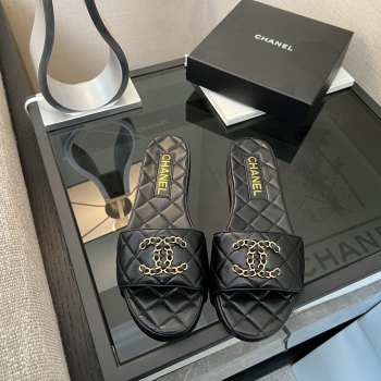 Uubags Chanel slipper in black 