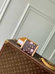 Uubags Louis Vuitton M13427 Launch LV x TM Victorine Wallet In Sakura Brown 12x9.5x2.5cm - 5