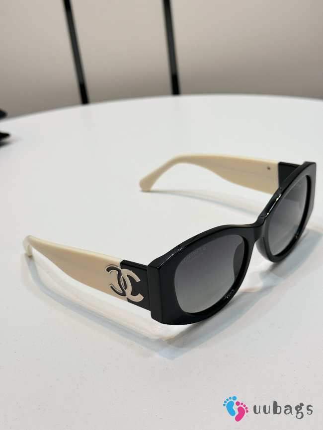 Uubags Chanel Oval Sunglasses Black & Beige A71618 - 1
