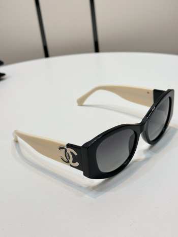 Uubags Chanel Oval Sunglasses Black & Beige A71618
