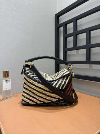 Uubags Loewe Small Puzzle bag in raffia and calfskin bag in natural/honey gold 24x10.5x16.5cm