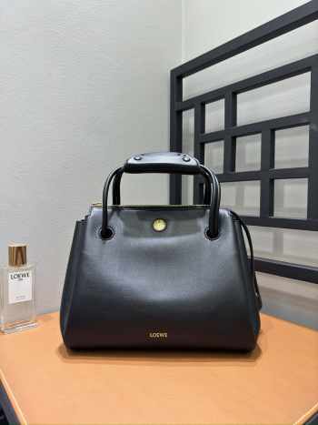 Uubags Loewe medium Madrid bag in black supple calfskin 29x11x23cm