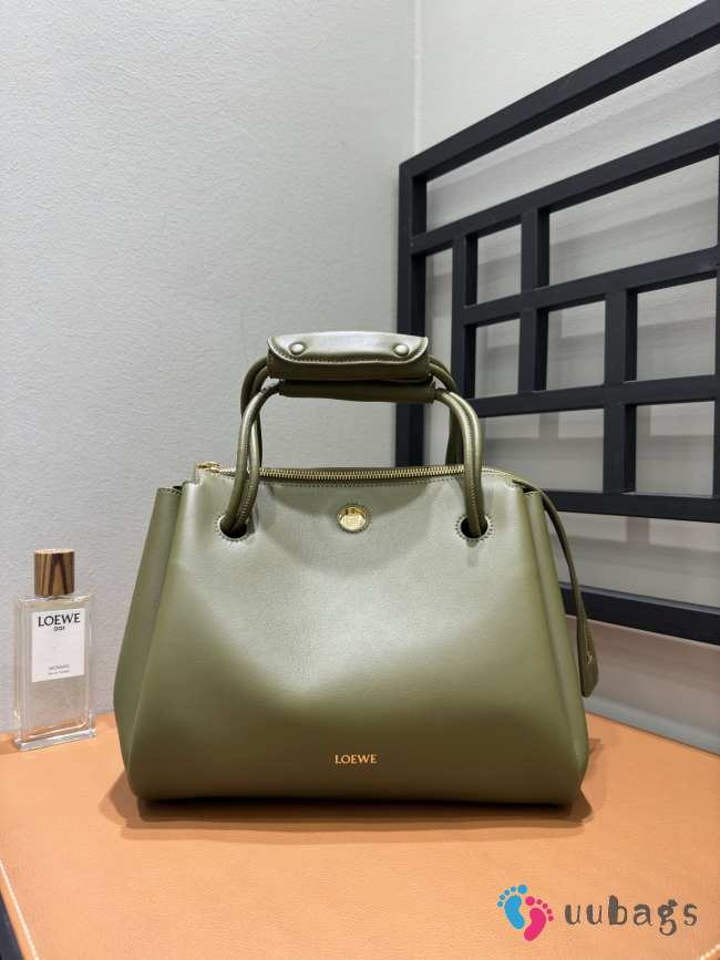 Uubags Loewe medium Madrid bag in olive supple calfskin 29x11x23cm - 1