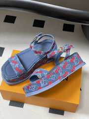 Uubags Louis Vuitton 1AHNYD LV x TM Maya Platform Sandal Monogram Cherry Denim - 4