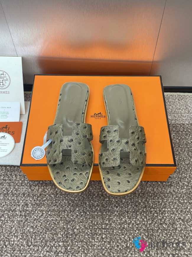 Uubags Hermes Oran Ostrich Leather Slippers 03 - 1